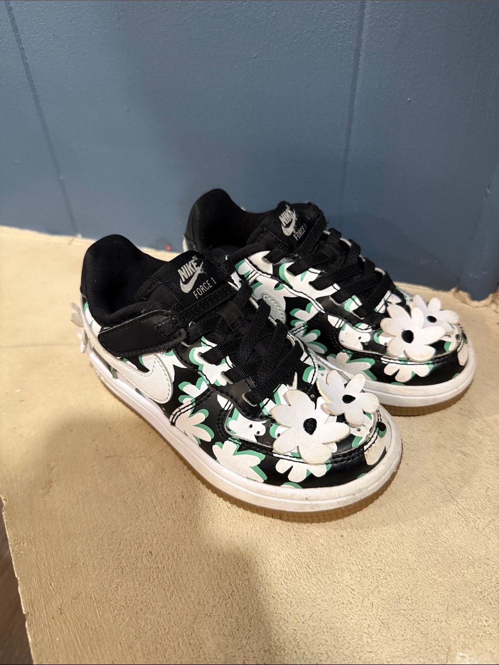 Nike Kids Black Floral Slip-On Lace Sneakers